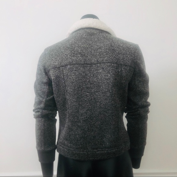 Abercrombie & Fitch Sherpa Lined Vest - Picture 4 of 13